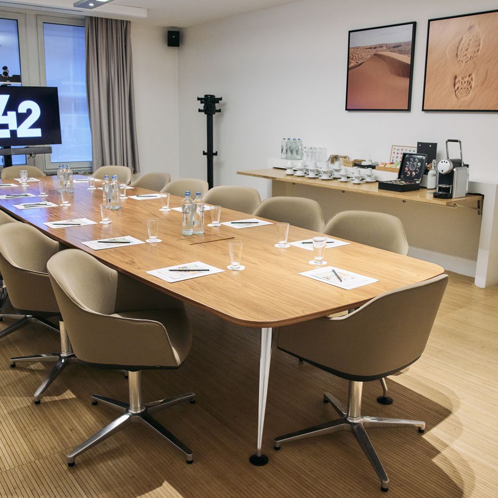 L42_brussels_live_boardroom_home